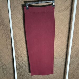 Slim Ribbed Pencil Midi Skirt in Wine